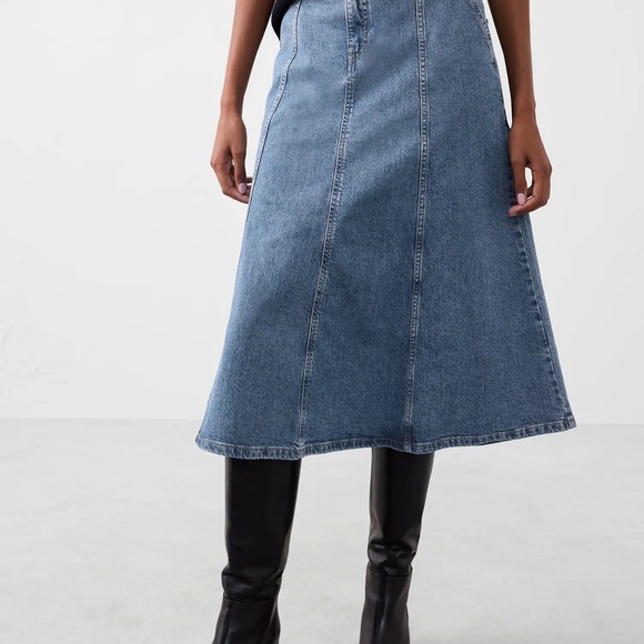 Banana Republic Blue Denim Skirt - Picture 2 of 6